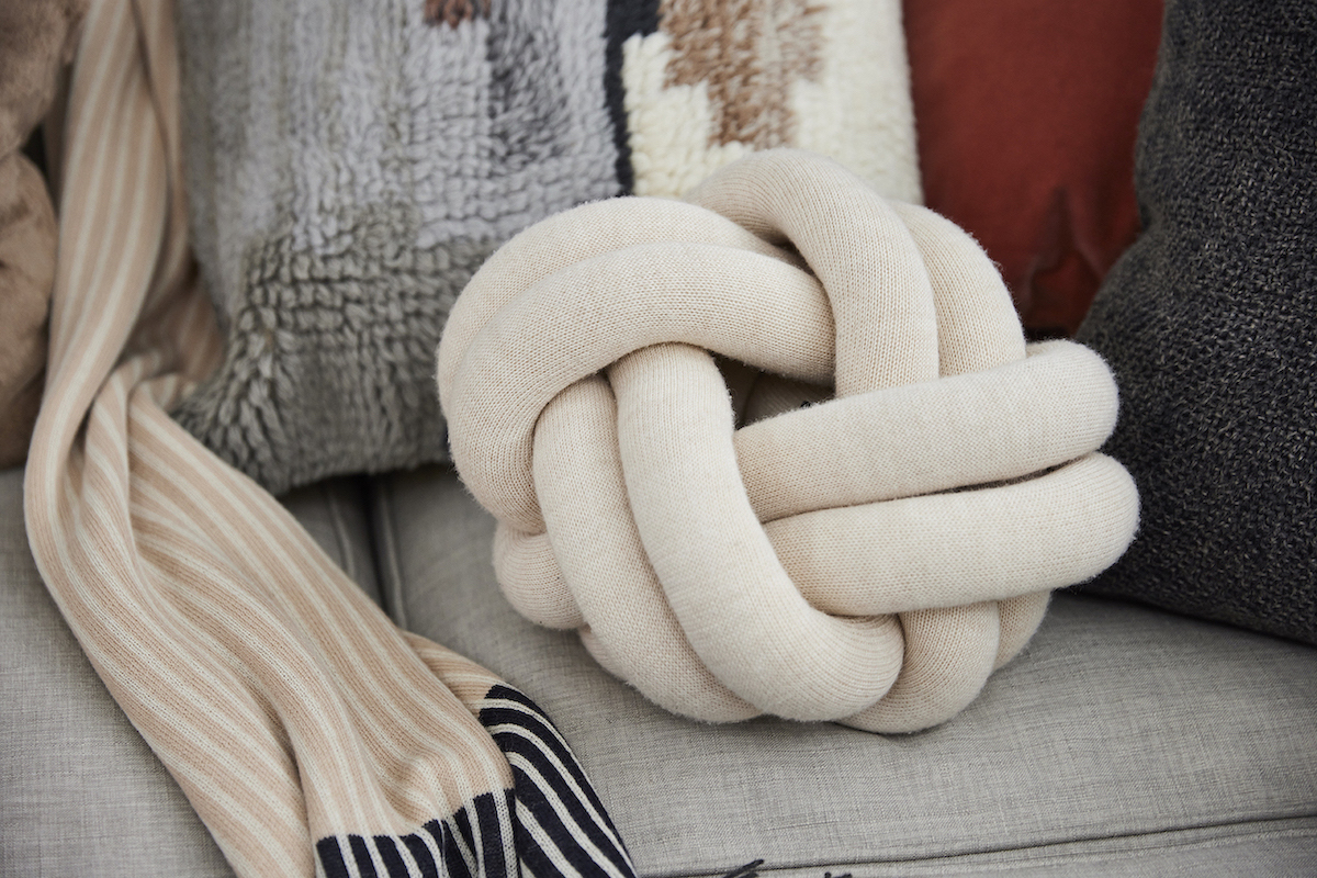 knot-pillow-accessory-interior-design